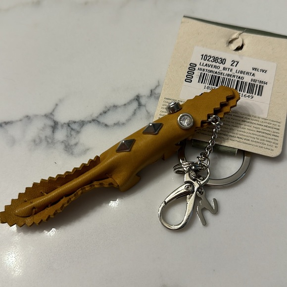 New w Tags Vélez Leather Alligator Keychain - Picture 3 of 3
